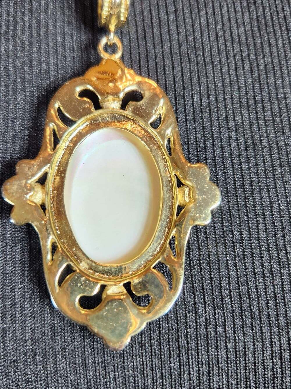 Vintage Whiting Davis Gold-Tone Necklace & Clip On Earrings Set Mother-of-Pearl - Picture 12 of 12